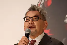 庵野秀明因骨折休养，妻子发文称本人不愿透露详情，遭网友调侃图片