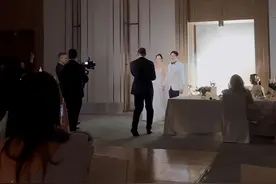 刘銮鸿女儿举办婚礼，弟弟罕露脸全程护航。哥哥刘銮雄全家缺席图片