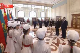 独家视频丨习近平在托卡耶夫陪同下欣赏哈萨克斯坦少年儿童演唱《歌唱祖国》图片