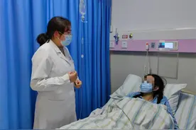 妙龄女频发头晕恶心，病根竟是卵巢上长着个畸胎瘤图片