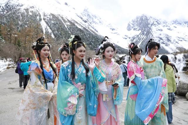 多图预警！国风+山水，毕棚沟这个“五一”假期快乐满格！