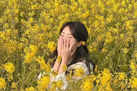油菜花拍照不会摆姿？来学这篇摄影教程，10个摆姿技巧帮你美起来图片