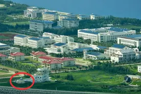 南海“钢铁堡垒”，渚碧礁的重型火力，将敌人轰成筛子，太凶猛了图片