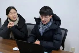这一次，被曝与男学生师生恋的南航胡教授，“底裤”都快被扒光了图片