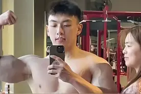 健身网红“梁同学”邪魅腰腹！女人大胆摸？讲真！这身材有手就行图片
