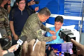 菲律宾特种兵被缴械细节公开，菲军总参谋长：大刀队跳帮登船而来图片