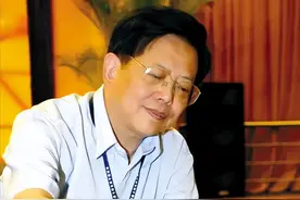 象棋宗师胡荣华：残疾父亲将他打造成棋王，他曾与妻子住地下室图片