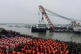 15年中国“东方之星”游轮沉没，442人遇难，究竟是天灾还是人祸图片
