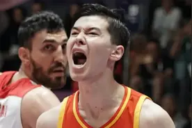ACL撕裂4年后，他成为了全CBA最强前锋图片