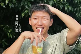 瑞幸史上最“凶狠”代言，网友：你是会的纯狱系！图片