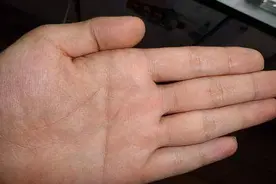 古人常说：“断掌一条线，富贵不相欠”，是什么意思，有道理吗？图片