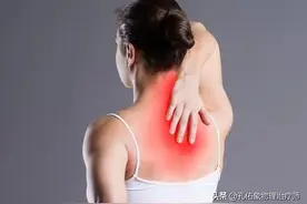 肩胛骨缝疼痛伴手麻，是颈椎病引发？不一定，还有这个因素会引发图片