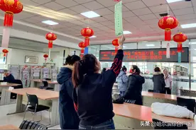 元宵佳节猜灯谜活动在香坊区图书馆举行图片