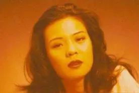 她28岁洗完澡后，从23层高楼一跃而下，临终时打了别人一巴掌图片