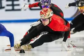 刘少昂夺得短道速滑世锦赛男子1500米铜牌图片