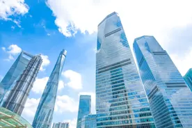 租金腰斩，超30%的写字楼空置，撕开了当下社会最离谱的一幕图片