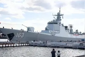 发生了什么？赴俄的052D，近防武器全开，做了24小时战斗准备图片