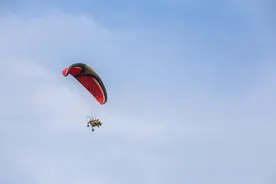 千万网红携家人马来西亚滑翔伞出事故，医院冷漠态度引众怒！图片