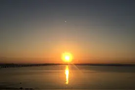 叶小松诗选｜我明目张胆地读过子不教父之过，那些日子一晃是经年图片