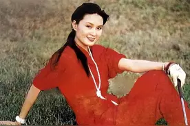 方舒：被屠洪刚抛弃，独自抚养两女儿20年，生活有泪也有笑图片
