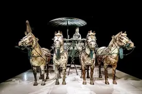 秦始皇叫嬴政，为什么他的儿子叫扶苏和胡亥，不跟父亲姓嬴图片