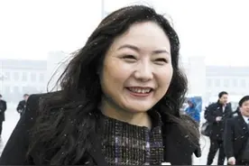 中国最有钱包租婆，每月收租2个亿，豪赠前夫200亿，给女儿500亿图片