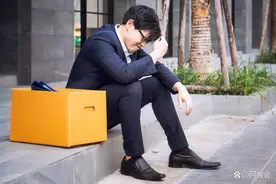 2023年将有2亿人面临失业，未来不想被时代淘汰，有一条路可走图片