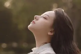 约会时，中年女人给你5个暗示，多半是允许建立“亲密关系”图片