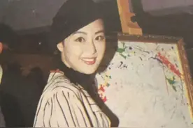 玫瑰原型是她？美过刘亦菲，掏空2个富豪，被大师说“屁股淫贱”图片