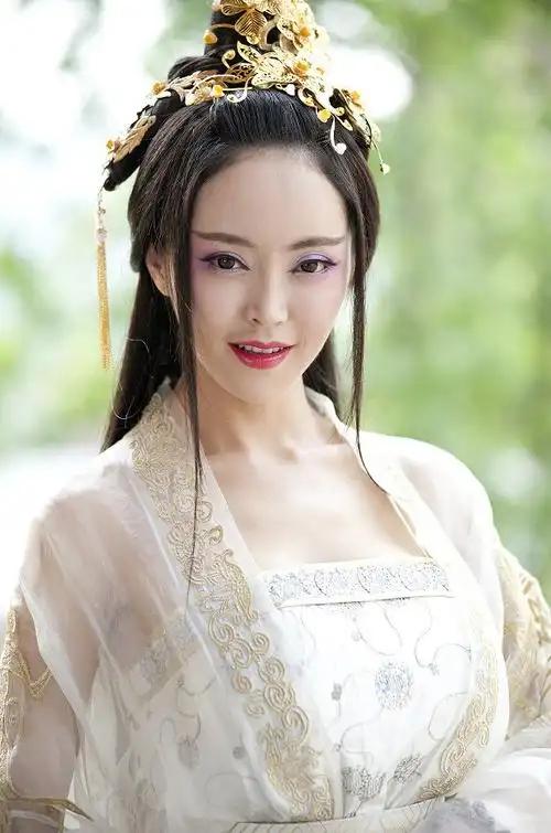 从陕北放羊娃到被贴标签，她因身材被记住十年，也被困了十年