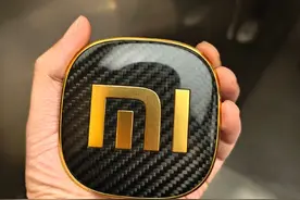 王腾回应“SU7 Ultra金车标到手了”：真不是抠的，这个抠不下来图片