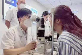 超高度近视+白内障，专家手术助患者“视”界“焕新”图片
