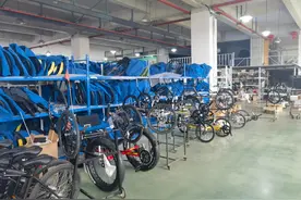 自行车可以躺着骑？松江区产“躺车”有何特别之处？记者探访→图片