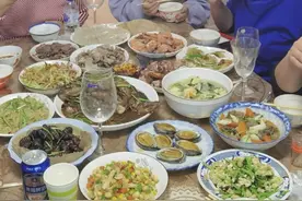 南方朋友带4个娃来我家，每天撂下饭碗就玩，留下的红包让我惊诧图片