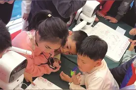 春晚“扭秧歌”机器人来啦！AI智能机器人科普展会在厦举行图片