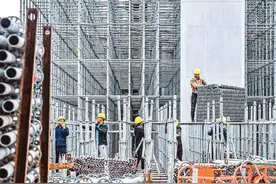 长治市潞州区东南外环快速通道改扩建工程建设现场，近千名工人正在紧张施工图片