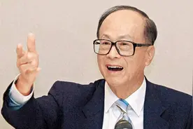 损失781亿港元之后，李嘉诚察觉到了什么：次子李泽楷已赶往北京图片