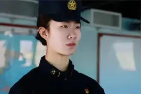 一句话，“干就完了”！055单枪匹马，与2艘外舰海上拼刺刀图片