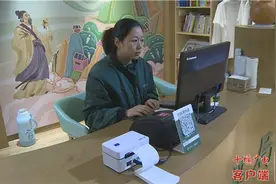 这种“小白盒”分布十堰多处场所，轻轻一点“秒”寄快递图片