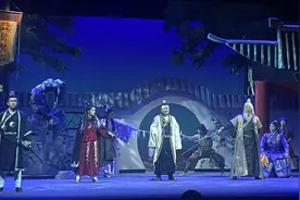爆笑原创话剧《魔教东来》与春城观众共度欢乐冬夜图片