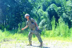 投弹76.4米，上等兵荣立三等功！图片