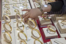 金价破900催生消费新选择 “金包银”平替产品悄然走红图片