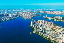 鄂州两会速递：抢抓两大战略机遇 经济增长态势持续向好图片
