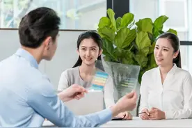 去银行存款时，工作人员3句暗语，听不懂就会吃大亏图片