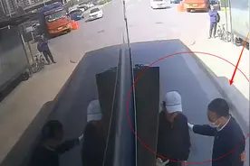 爱随车行！公交车长小举动温暖了乘车的老人图片