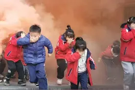 平江县长寿镇中心学校：现场高燃！这场消防演练“氛围感”拉满图片