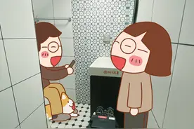 不顾全家反对，媳妇坚持在卫生间装两个门，完工后才知真的好用！图片