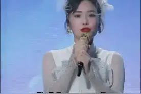 云朵演唱会！鼓足勇气发言：我永远是刀郎徒弟，结束时含泪跪谢图片