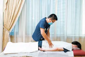 炸裂！男技师提供性服务也算嫖娼吗！网友：朋友想知道留案底吗！图片