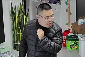 老公回家看到妻子偷抹眼泪 以为岳父岳母有事 默默收拾行李图片